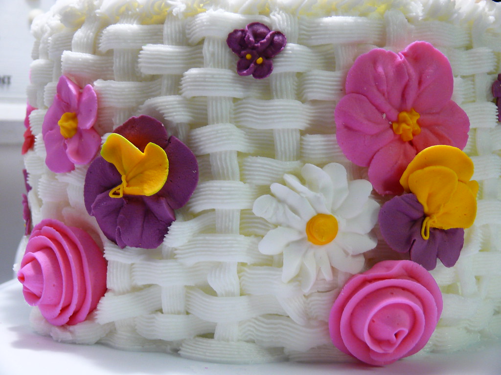 BUTTERCREAM ICING FLOWERS. BUTTERCREAM ICING BACHMANS FLOWERS MN