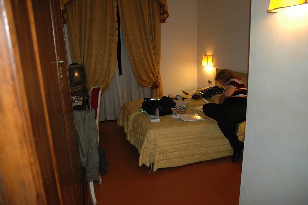 HOW TO GET A HOTEL ROOM UNDER 18. HOW TO GET A 5 STAR HOTELS IN