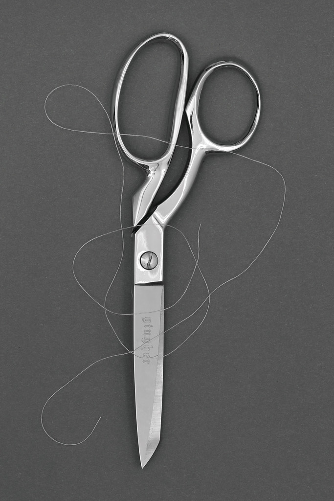 LEFT HANDED SEWING SCISSORS. LEFT HANDED AUDIO SCISSORS