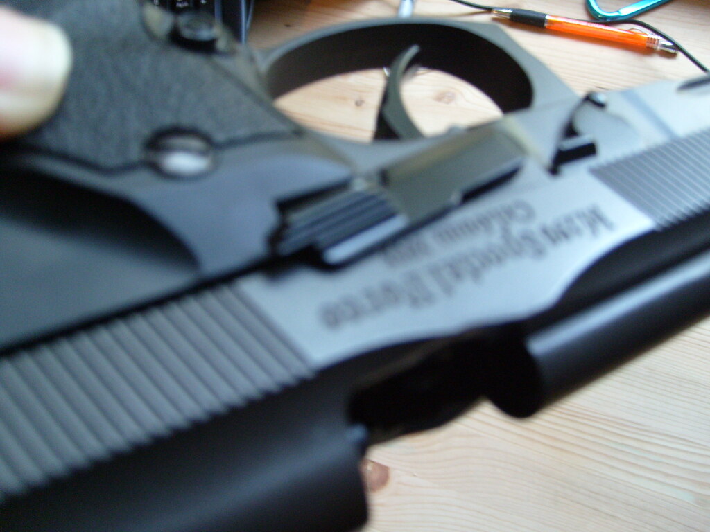 M9 AIRSOFT GUN PISTOL. GUN PISTOL AIRSOFT GLOVES