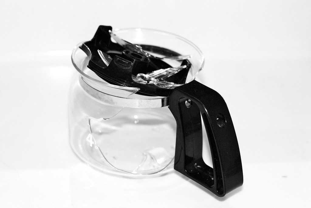 CLEANING COFFEE POT WITH VINEGAR CLEANING COFFEE POT CLEAN