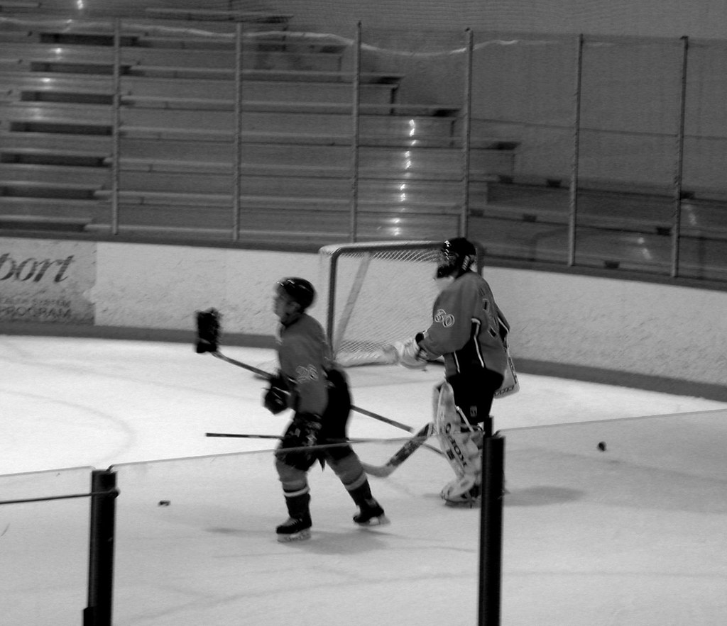 STARTING HOCKEY GOALIES HOCKEY GOALIES 10 YEAR OLD HOCKEY PLAYER