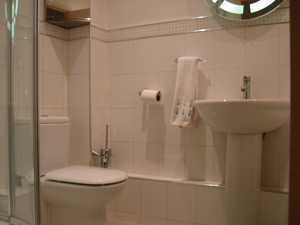 BATTERY POWERED SHOWER PUMP