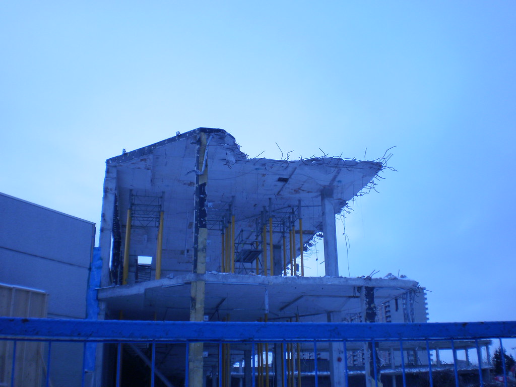 CANADIAN TIRE BRAMPTON SHOPPERS WORLD BRAMPTON SHOPPERS WORLD