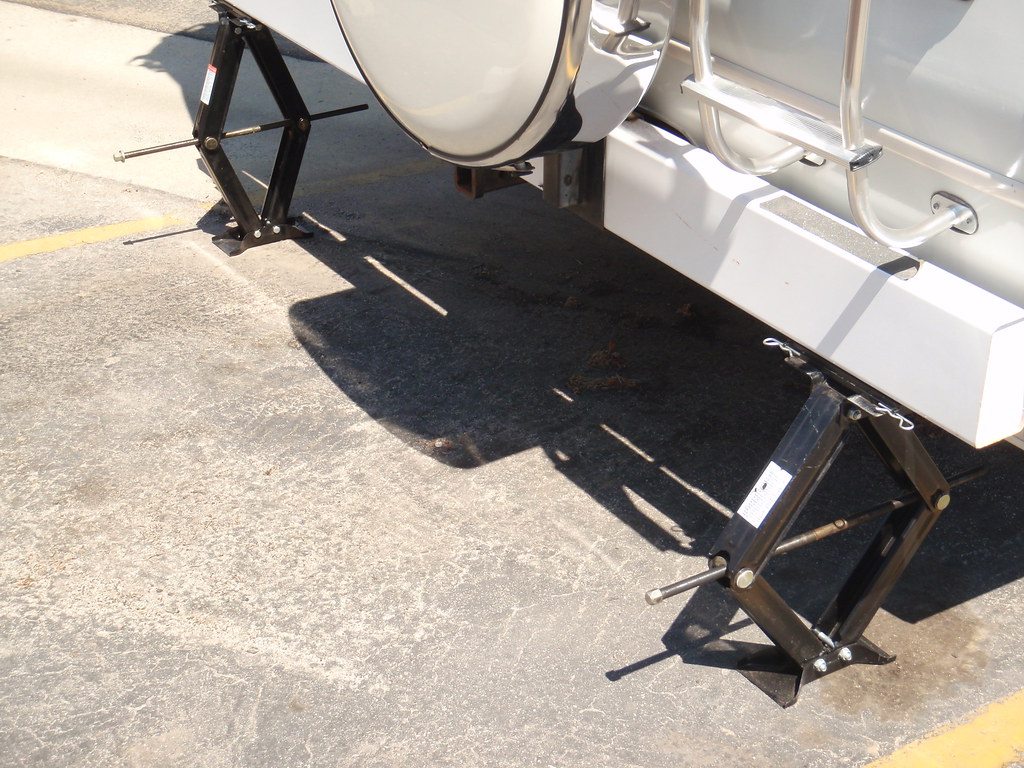 HIGH LIFT SCISSOR JACK. SCISSOR JACK AERIAL SCISSOR LIFT