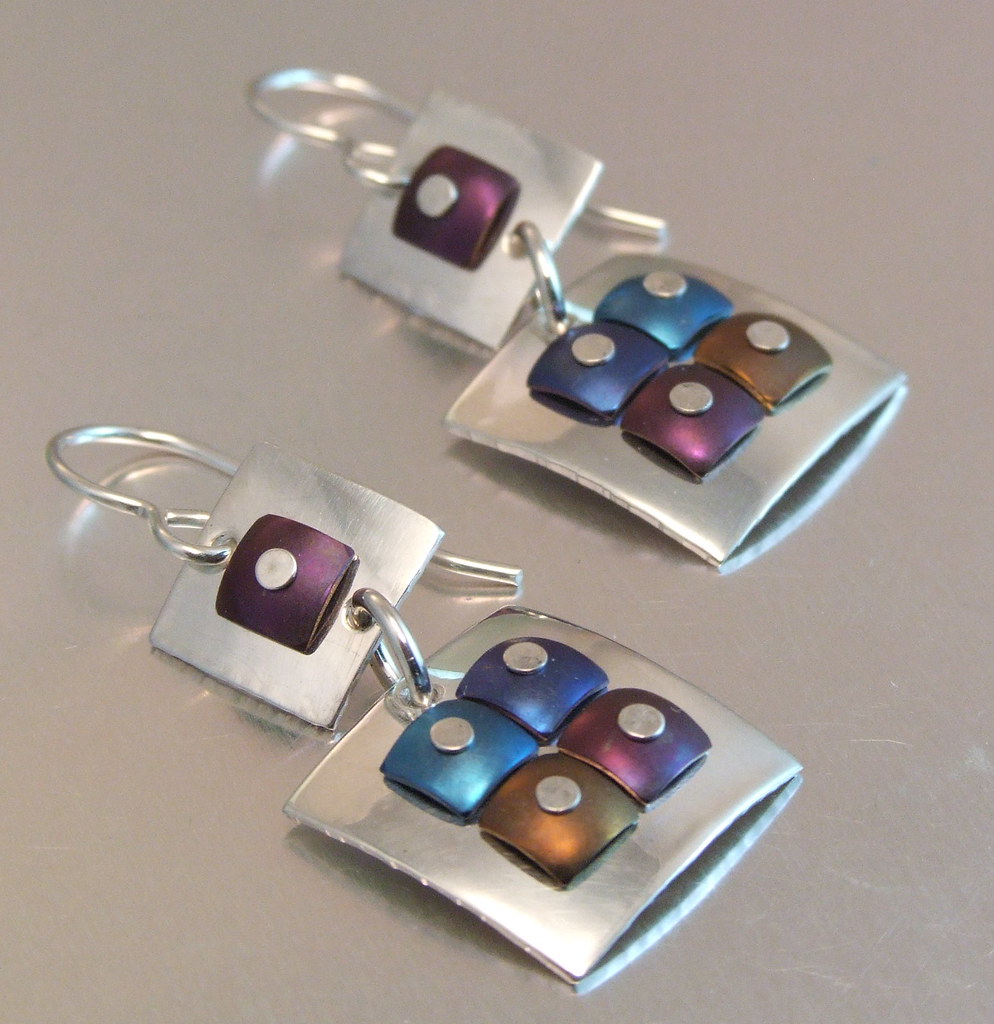 TITANIUM JEWELRY. JEWELRY ACRYLIC JEWELRY DISPLAYS