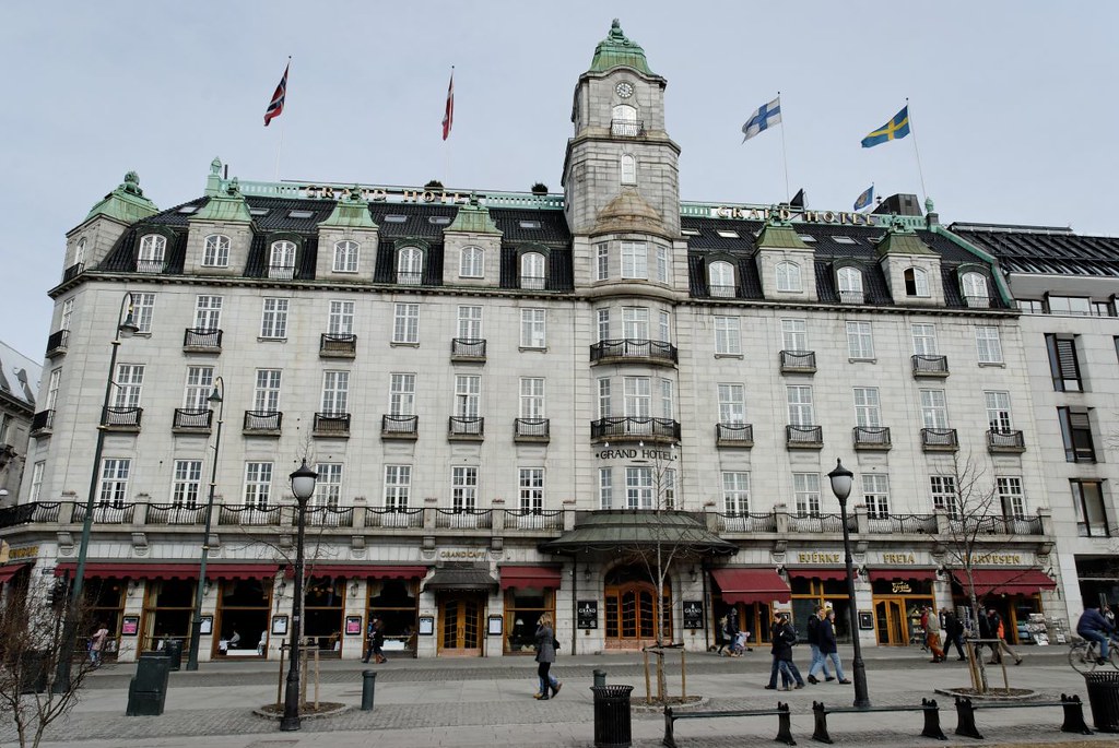 HOTEL OSLO. HOTEL AL BUSTAN PALACE HOTEL