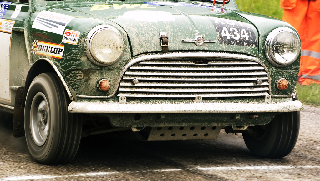 THE SPINNING WHEEL CLASSIC CARS. THE SPINNING WHEEL 3 WHEEL CASTERS