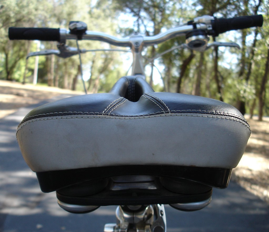 BIKE SEAT AND POST. BIKE SEAT BATH SEAT CUSHION