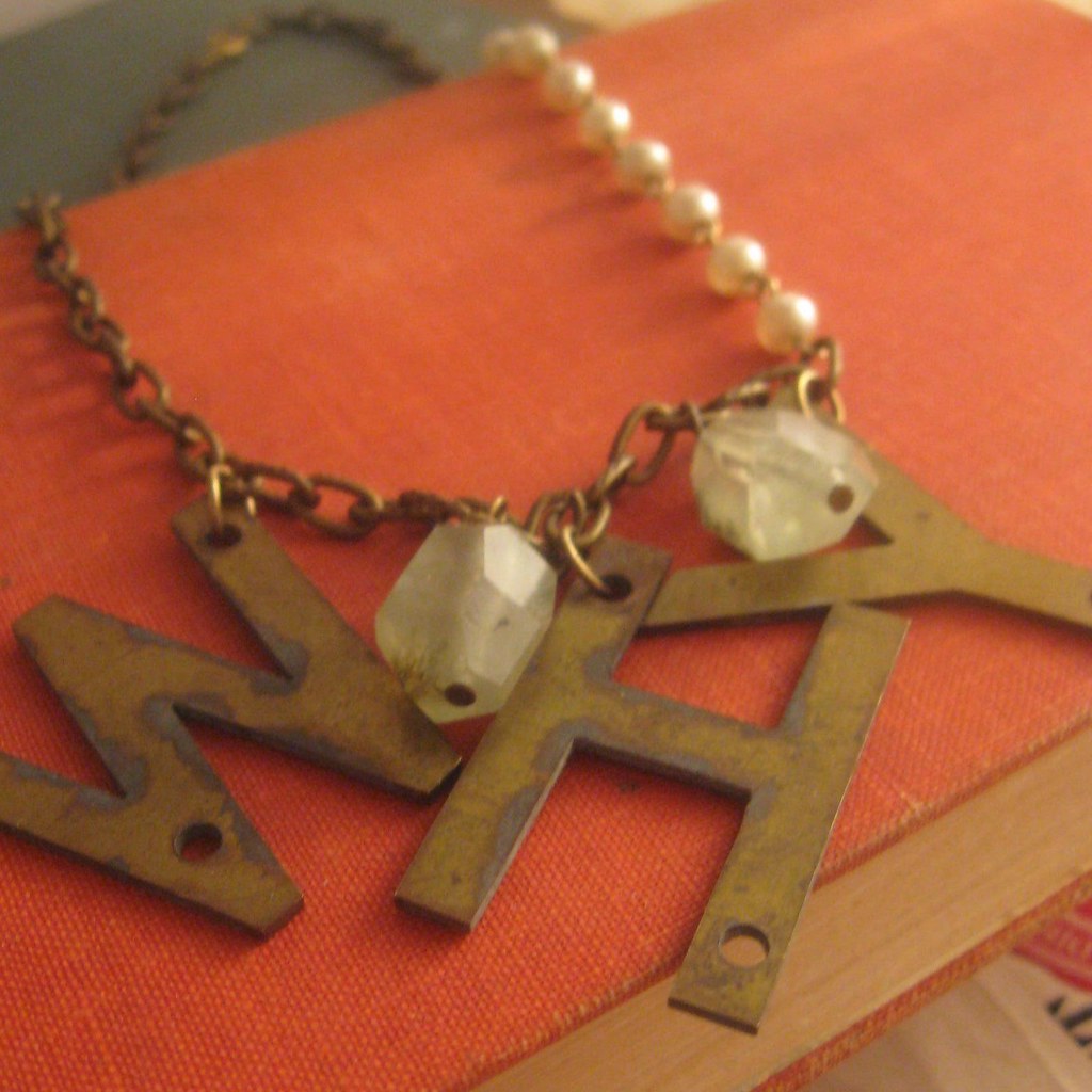 BUY VINTAGE JEWELRY. VINTAGE JEWELRY BUY A JEWELRY