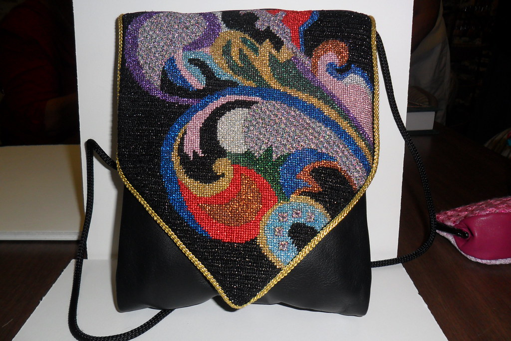 NEEDLEPOINT PURSE PURSE BETSEY JOHNSON TIE BREAKER FLAP TOTE