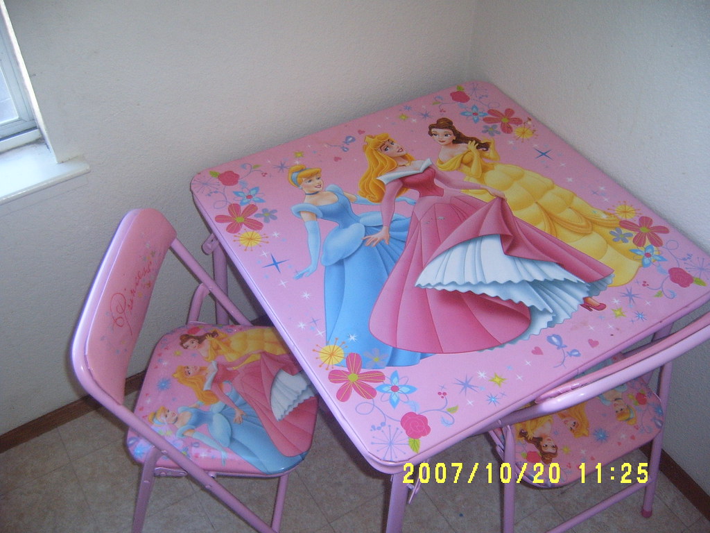 CHILD SIZE FOLDING TABLE CHILD SIZE Child size folding table Slab