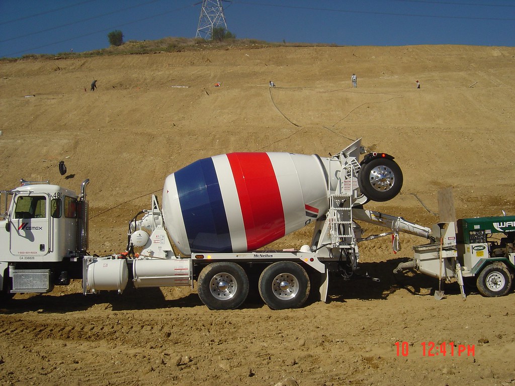 CONCRETE PUMP MIX. CONCRETE PUMP 110V WATER PUMP