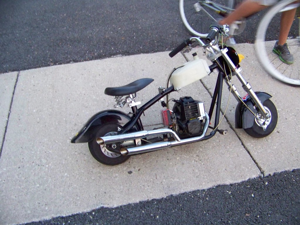 HARLEY DAVIDSON MINI BIKE MINI BIKE A SCHWINN BICYCLE