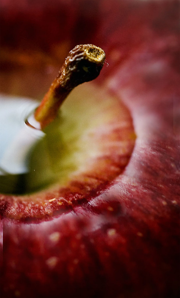 APPLES CLEAN TEETH