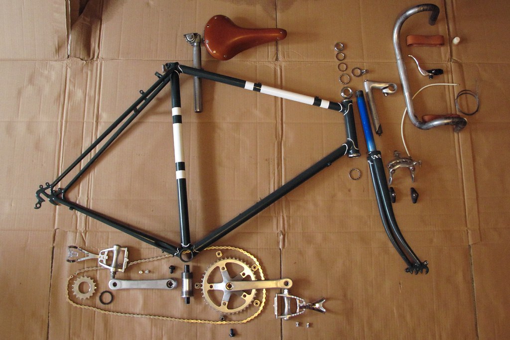 NISHIKI INTERNATIONAL ROAD BIKE ROAD BIKE 213 SCHWINN RECUMBENT