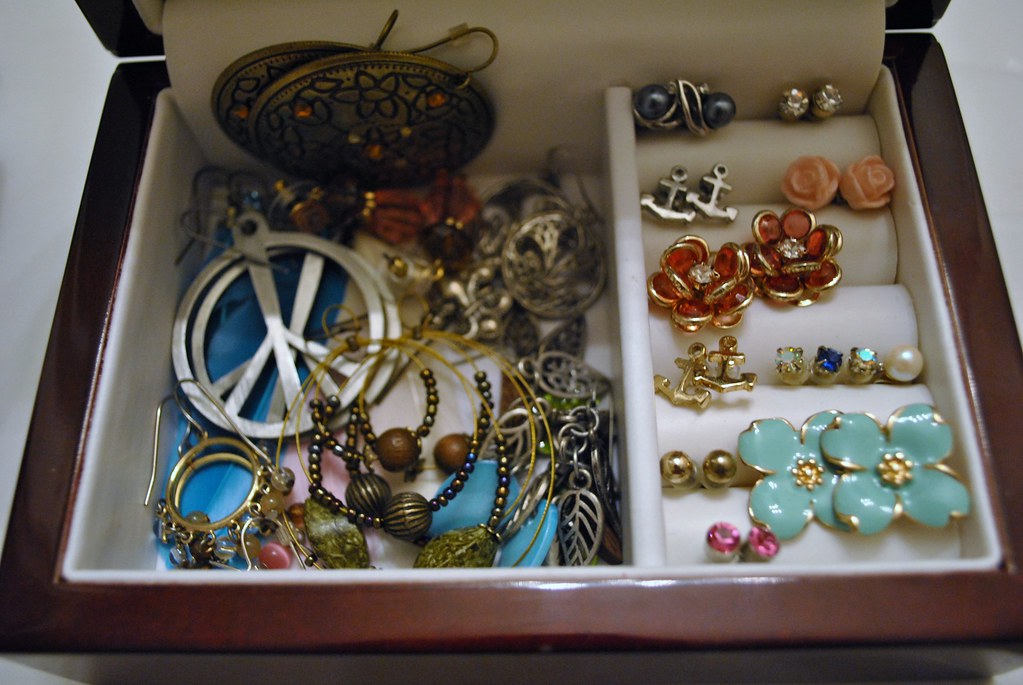 JEWELRY BOXES FOR EARRINGS FOR EARRINGS BUYERS OF GOLD JEWELRY