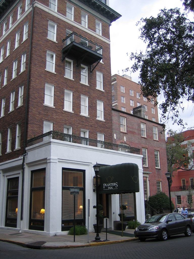 PLANTERS INN ON REYNOLDS SQUARE SAVANNAH PLANTERS INN ON BED AND