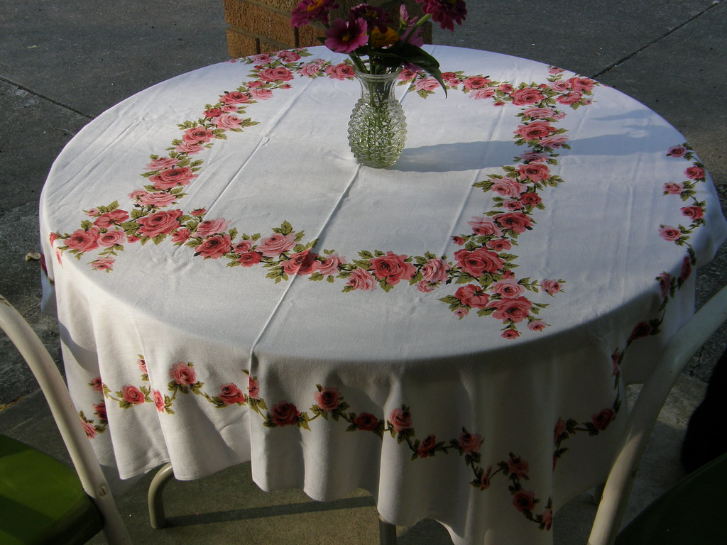 ROSE TABLECLOTH TABLECLOTH 60 IN ROUND TABLECLOTH