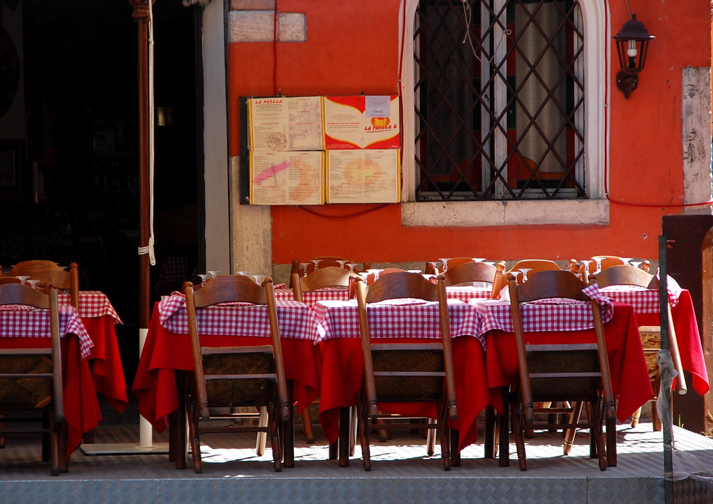 WHITE RESTAURANT TABLECLOTHS. RESTAURANT TABLECLOTHS BRASS NAPKIN HOLDERS