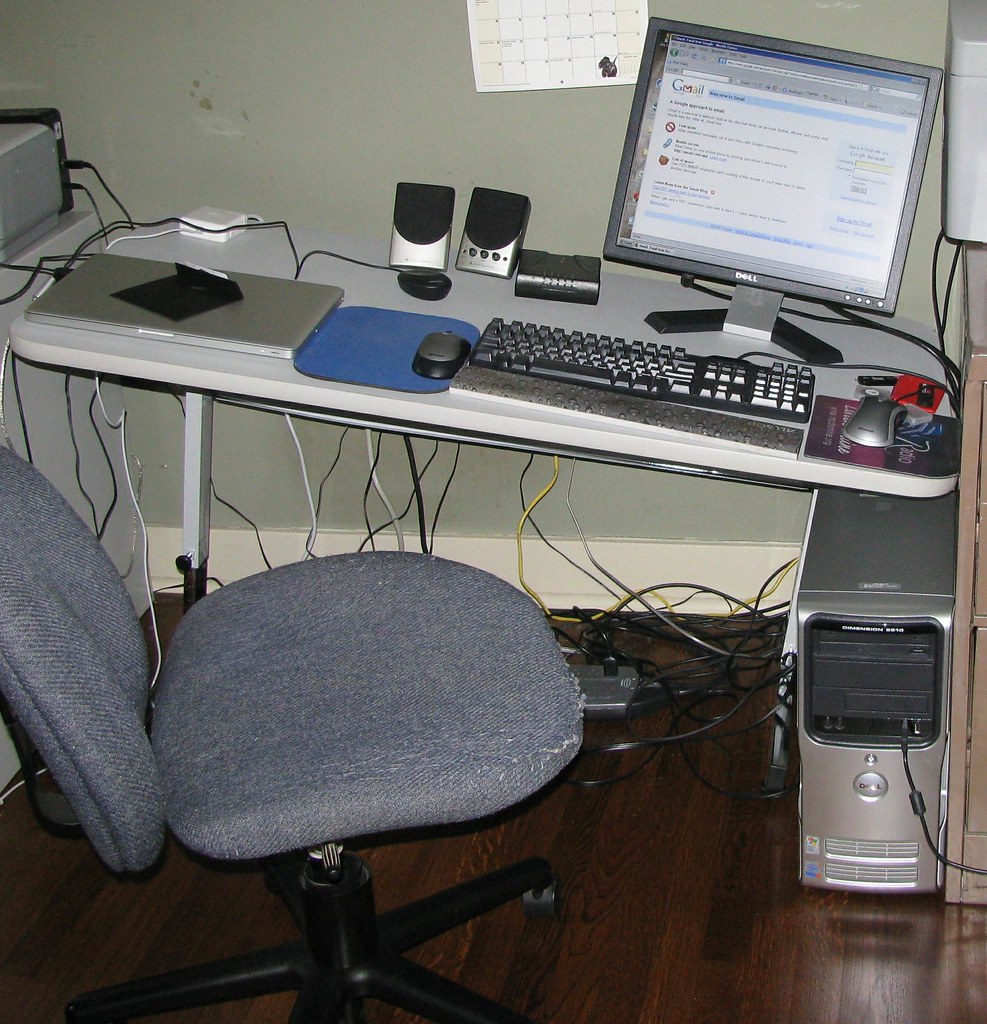 OAK COMPUTER TABLE OAK COMPUTER ACCENT ROUND TABLES