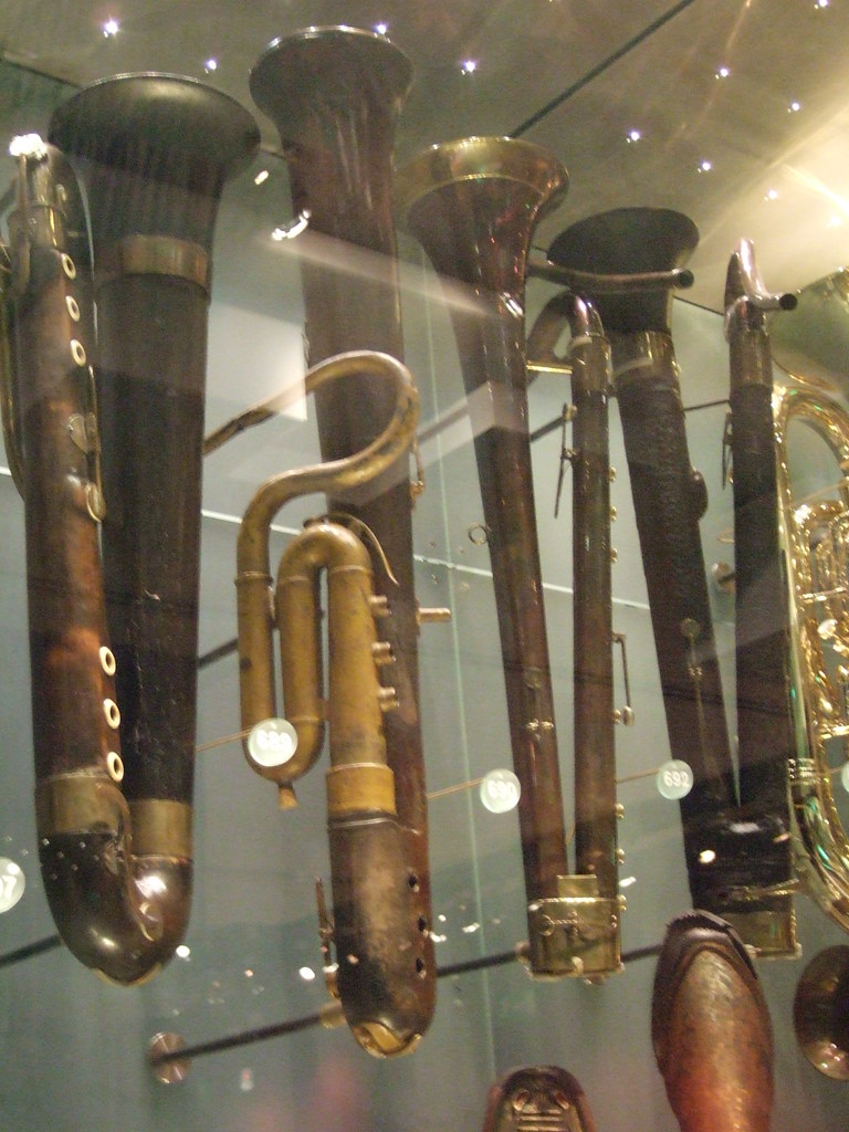 MUSICAL INSTRUMENTS IN THE RENAISSANCE MUSICAL INSTRUMENTS IN BARI