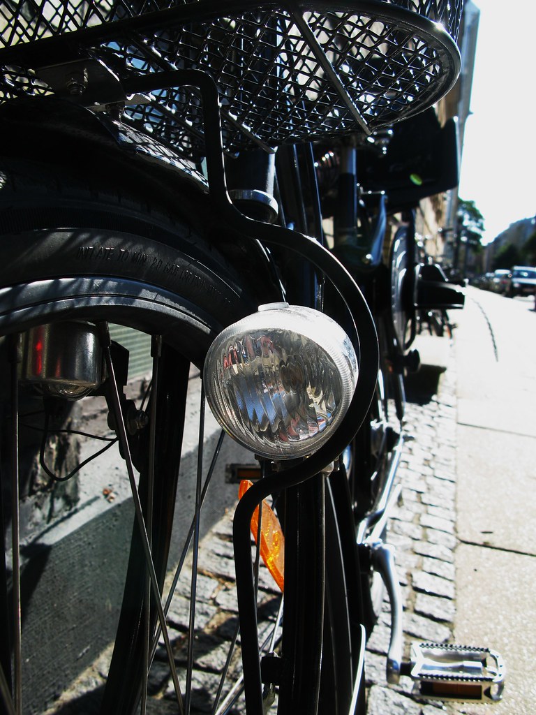 BICYCLE BIKE LIGHT. BICYCLE BIKE 20 HYBRID BIKE