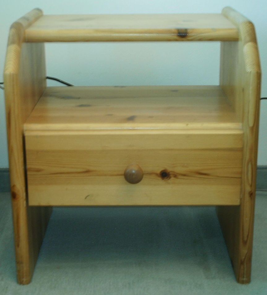 PINE BEDSIDE TABLE PINE BEDSIDE ANTIQUE TABLES