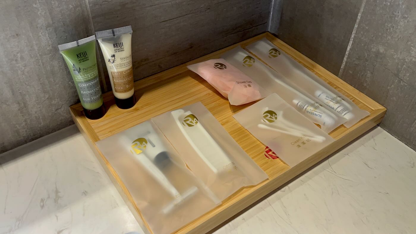 高雄住宿 巨蛋旅店 Hotel R14|竹風客房一大床|蓋婭餐廳素食早餐 巨蛋站前一分鐘 日式簡約風格旅館推薦 - 一口冒險 Bitesized Adventure 高雄住宿 巨蛋旅店 Hotel R14|竹風客房一大床|蓋婭餐廳素食早餐 巨蛋站前一分鐘 日式簡約風格旅館推薦 - 一口冒險 Bitesized Adventure