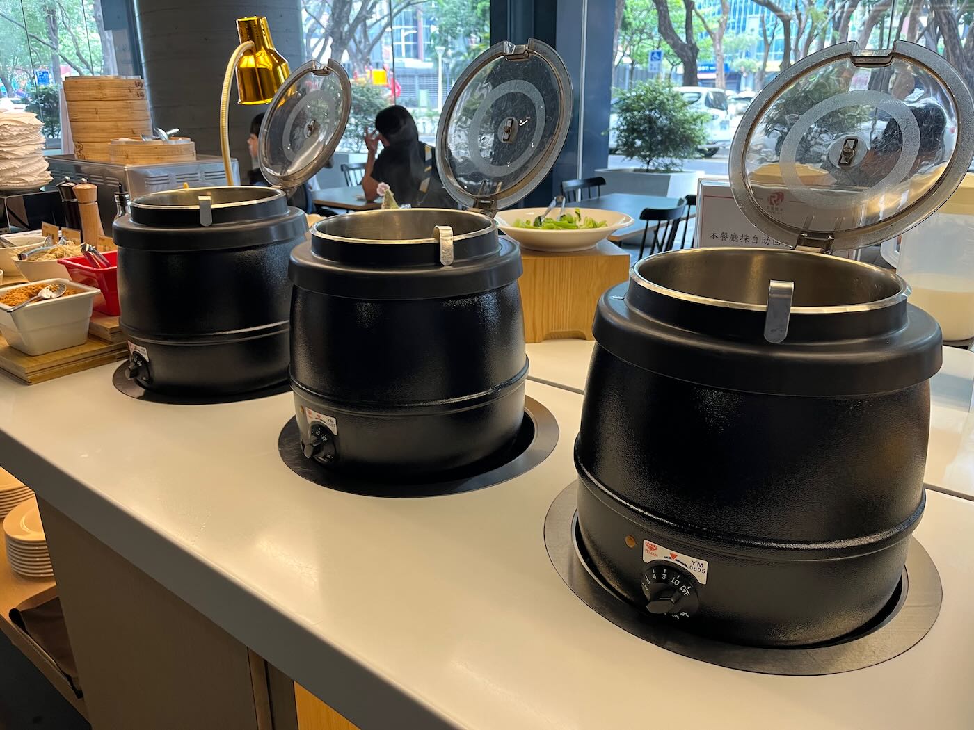 高雄住宿 巨蛋旅店 Hotel R14|竹風客房一大床|蓋婭餐廳素食早餐 巨蛋站前一分鐘 日式簡約風格旅館推薦 - 一口冒險 Bitesized Adventure 高雄住宿 巨蛋旅店 Hotel R14|竹風客房一大床|蓋婭餐廳素食早餐 巨蛋站前一分鐘 日式簡約風格旅館推薦 - 一口冒險 Bitesized Adventure