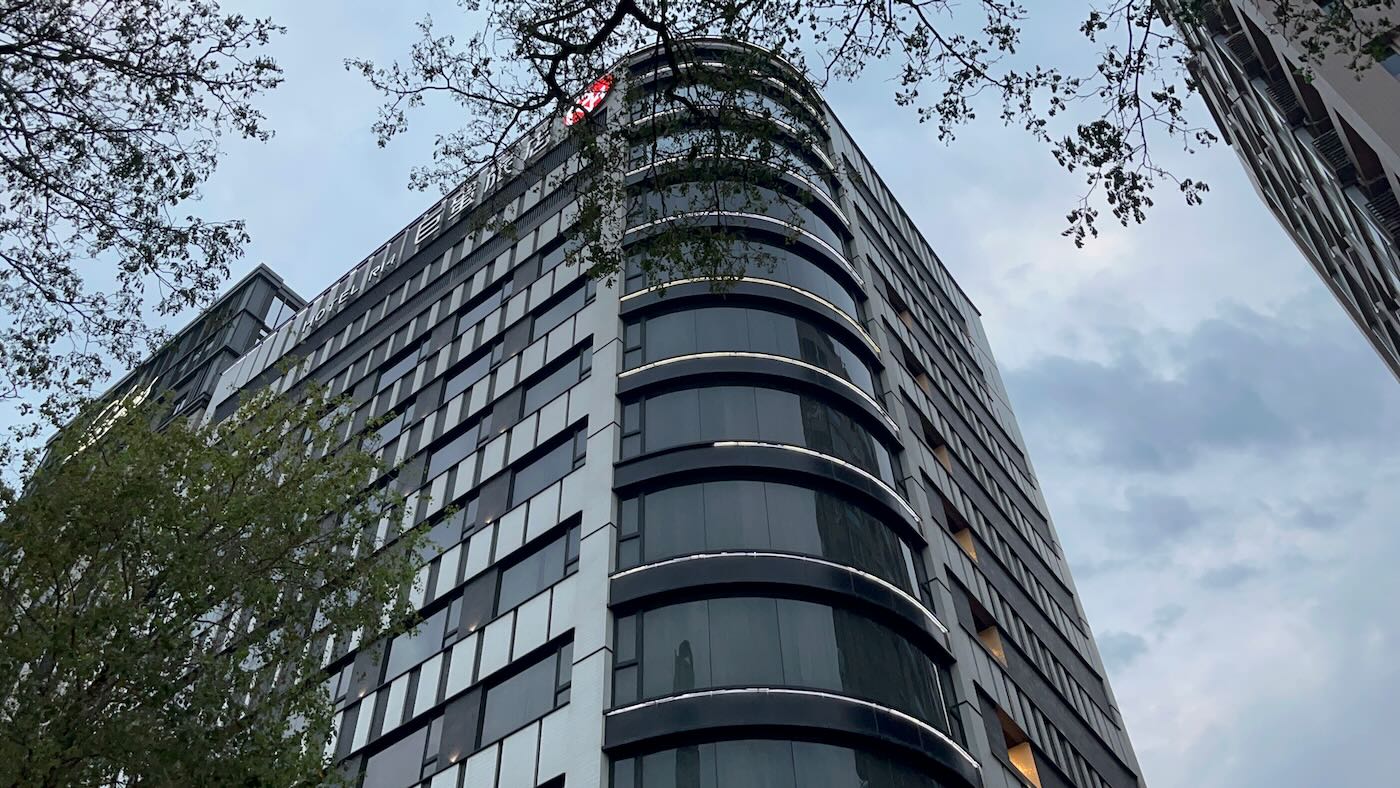 高雄住宿 巨蛋旅店 Hotel R14|竹風客房一大床|蓋婭餐廳素食早餐 巨蛋站前一分鐘 日式簡約風格旅館推薦 - 一口冒險 Bitesized Adventure 高雄住宿 巨蛋旅店 Hotel R14|竹風客房一大床|蓋婭餐廳素食早餐 巨蛋站前一分鐘 日式簡約風格旅館推薦 - 一口冒險 Bitesized Adventure