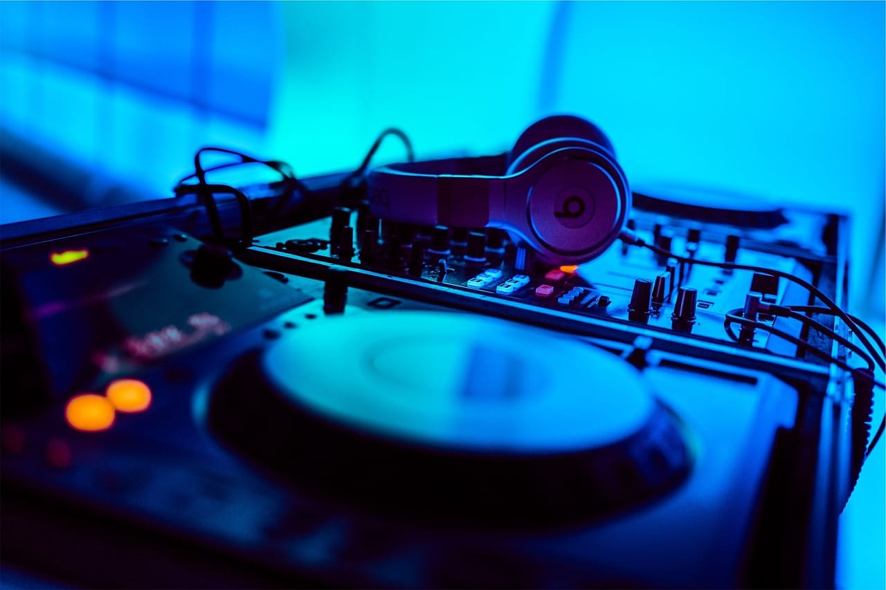 4 Great Tips On How To DJ Like A Pro Bit Rebels