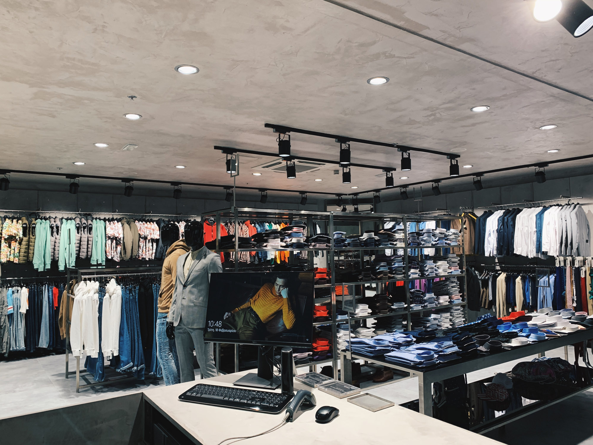 News New outlet store