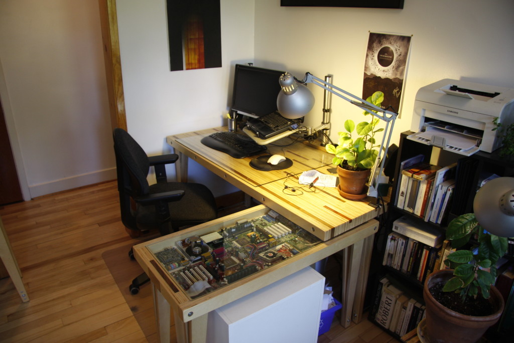 Laminated plywood desk BitsOfMyMind