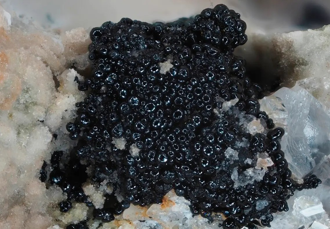 The difference between mineral bitumen and petroleum bitumen ATDM
