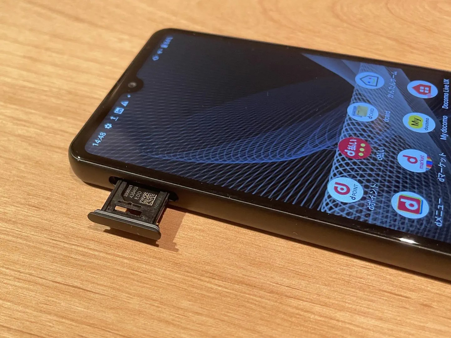 iPhoneのSIMカードを取り出す方法｜ピンがない時・取り出せない時の対処法も bitWave