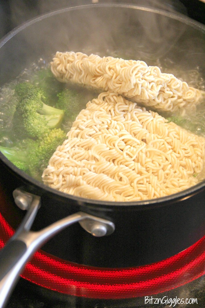 Creamy Cheddar & Broccoli Noodles Bitz & Giggles