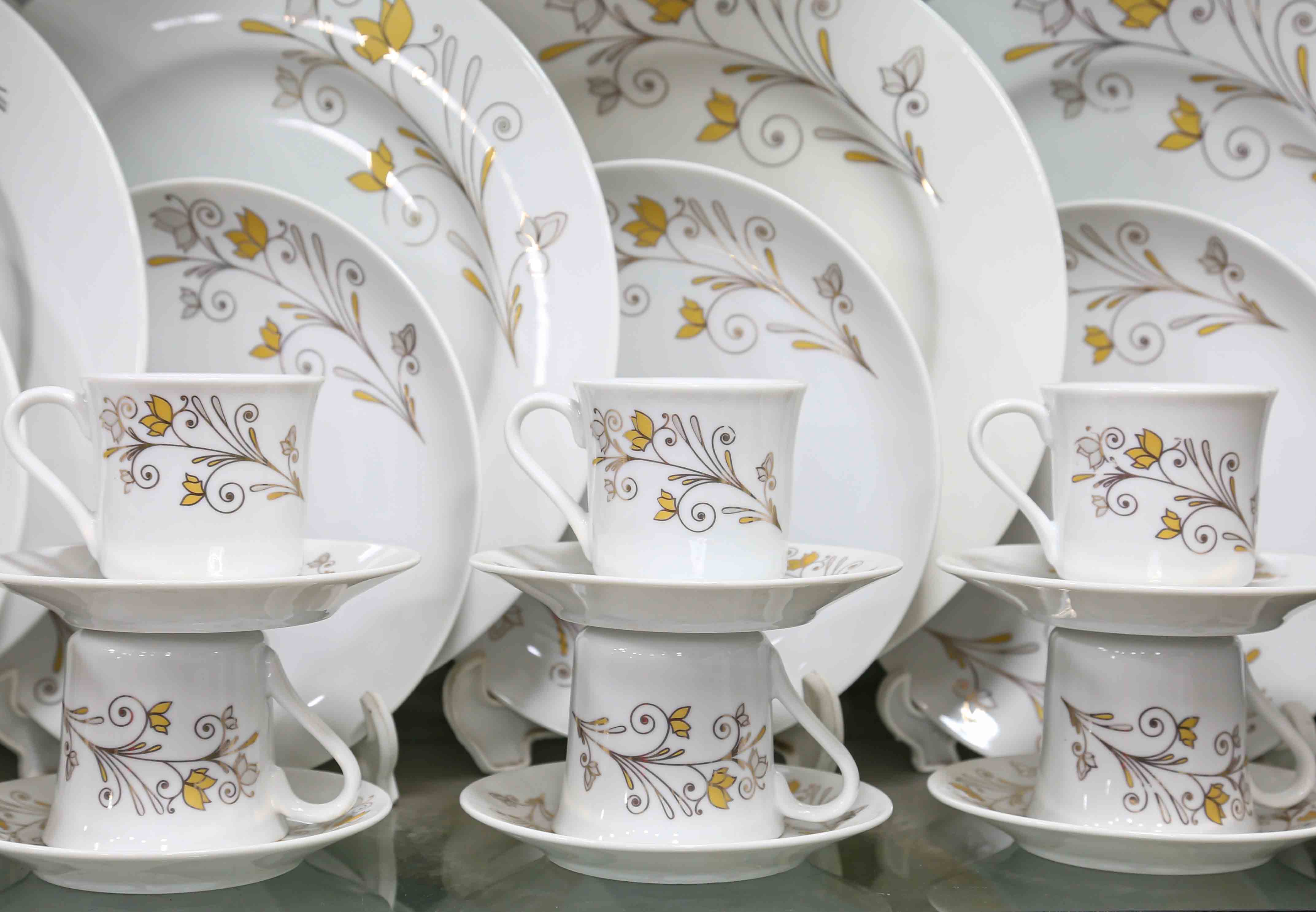 Biye Bazaar 32 Pieces Shinepukur Dinner Set