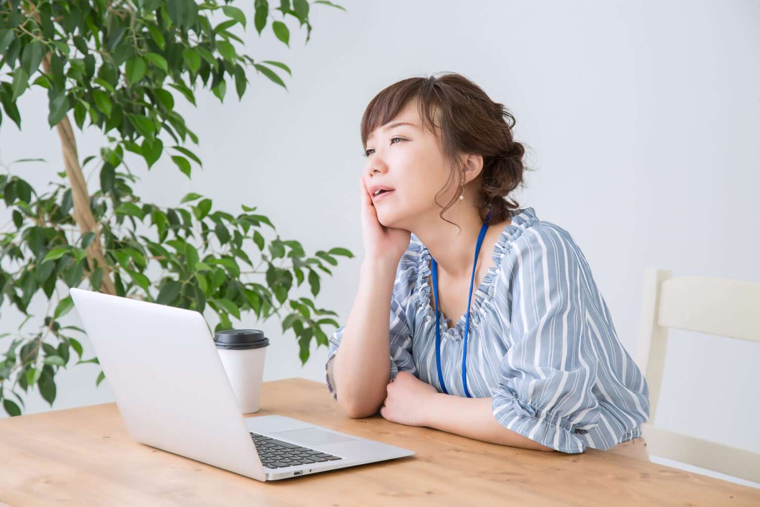 「怠慢」の意味と使い方とは？「怠惰」との違いや類語・対義語も