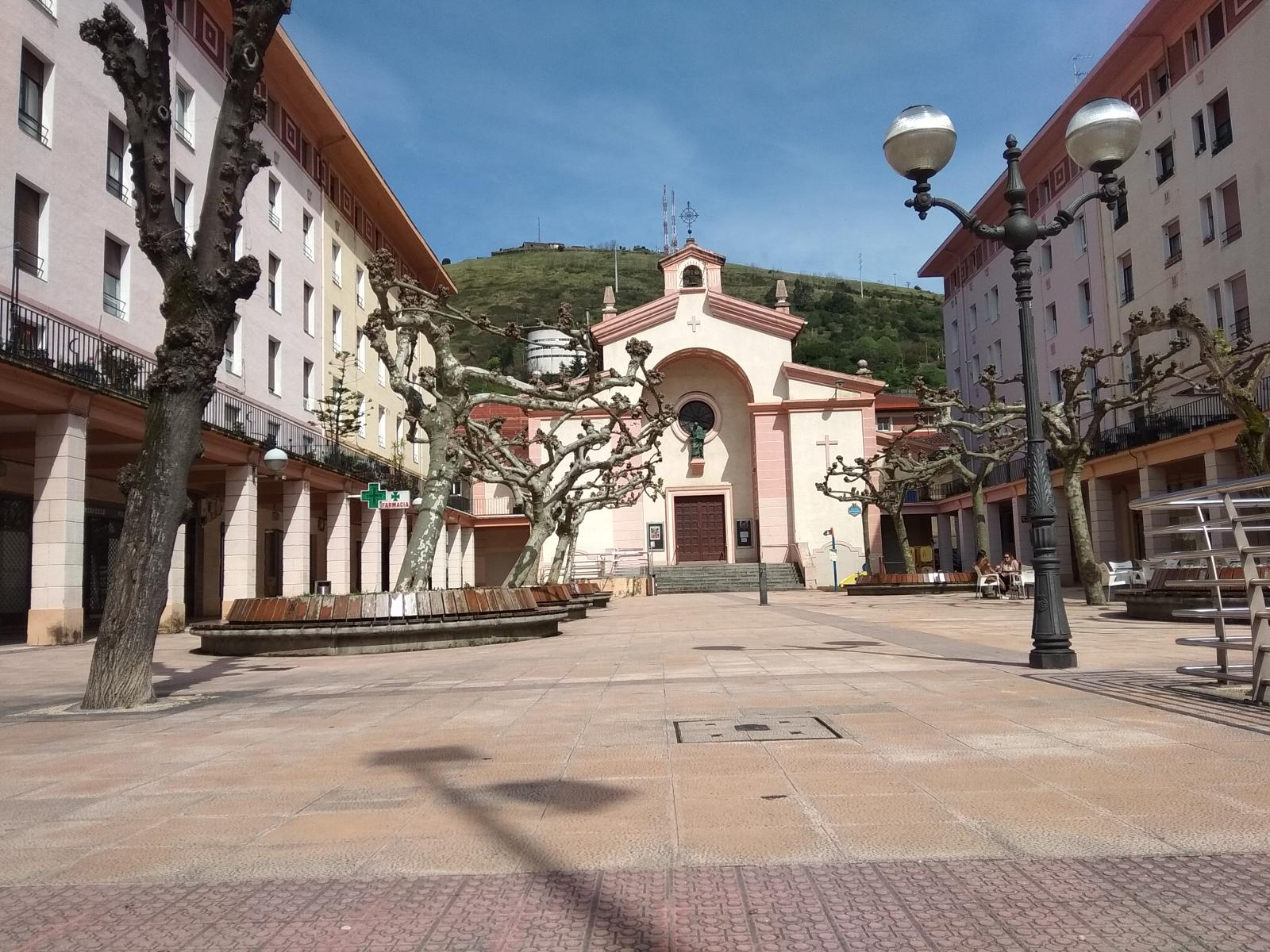 De la iglesia San Ignacio de Bilbao, a la plaza Bilboko Elizbarrutia