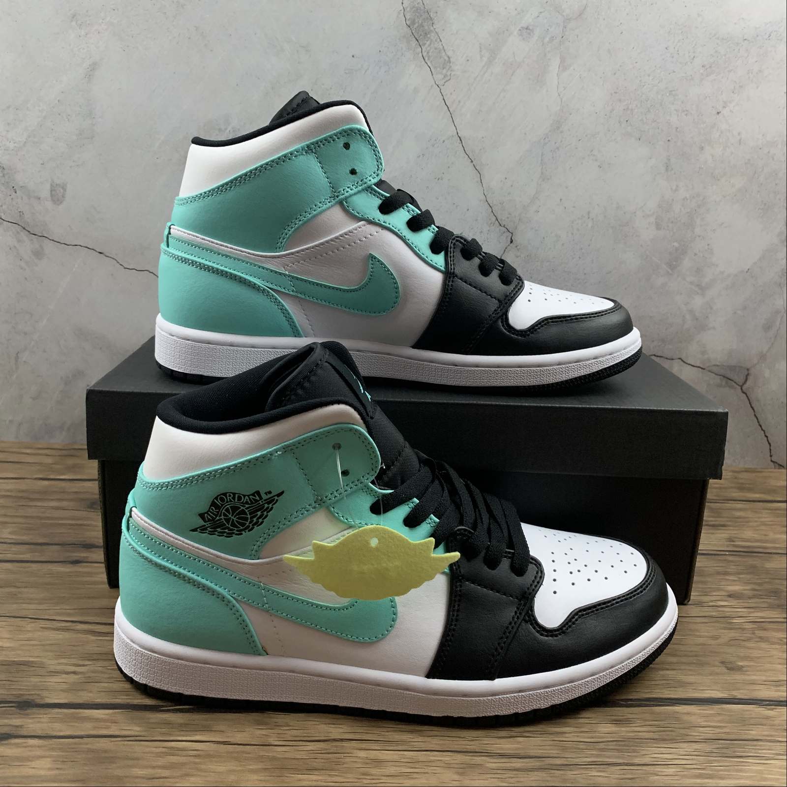 AIR JORDAN 1 ISLAND GREEN Bjohn Sneakers