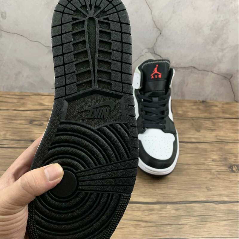 AIR JORDAN 1 MID RED BLACK TOE Bjohn Sneakers