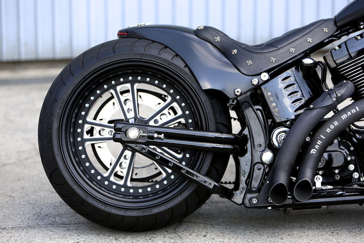 Wide Swingarm for Harley Davidson in OneOff BAD LAND Graph
