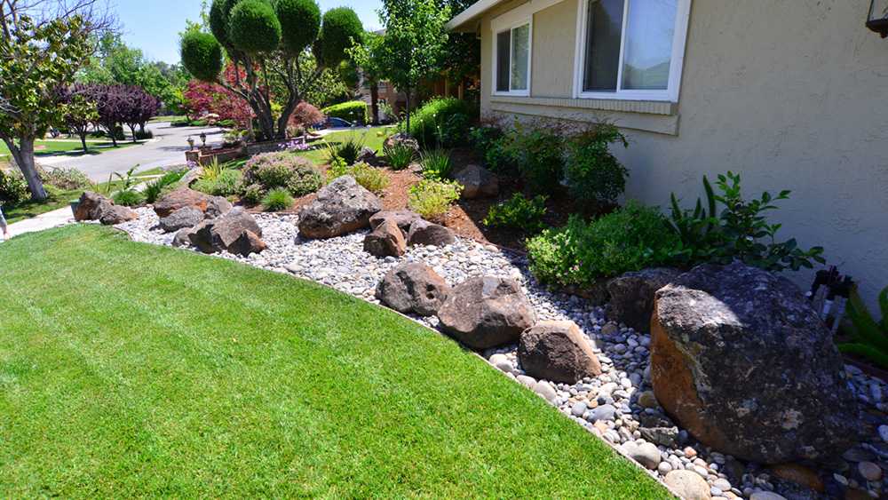 Long Beach Landscaping Black Diamond Paver Stones & Landscape