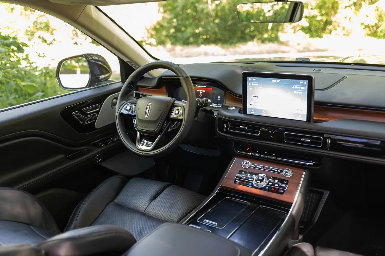 Lincoln Aviators Blackhorse VIP Limousine Rental