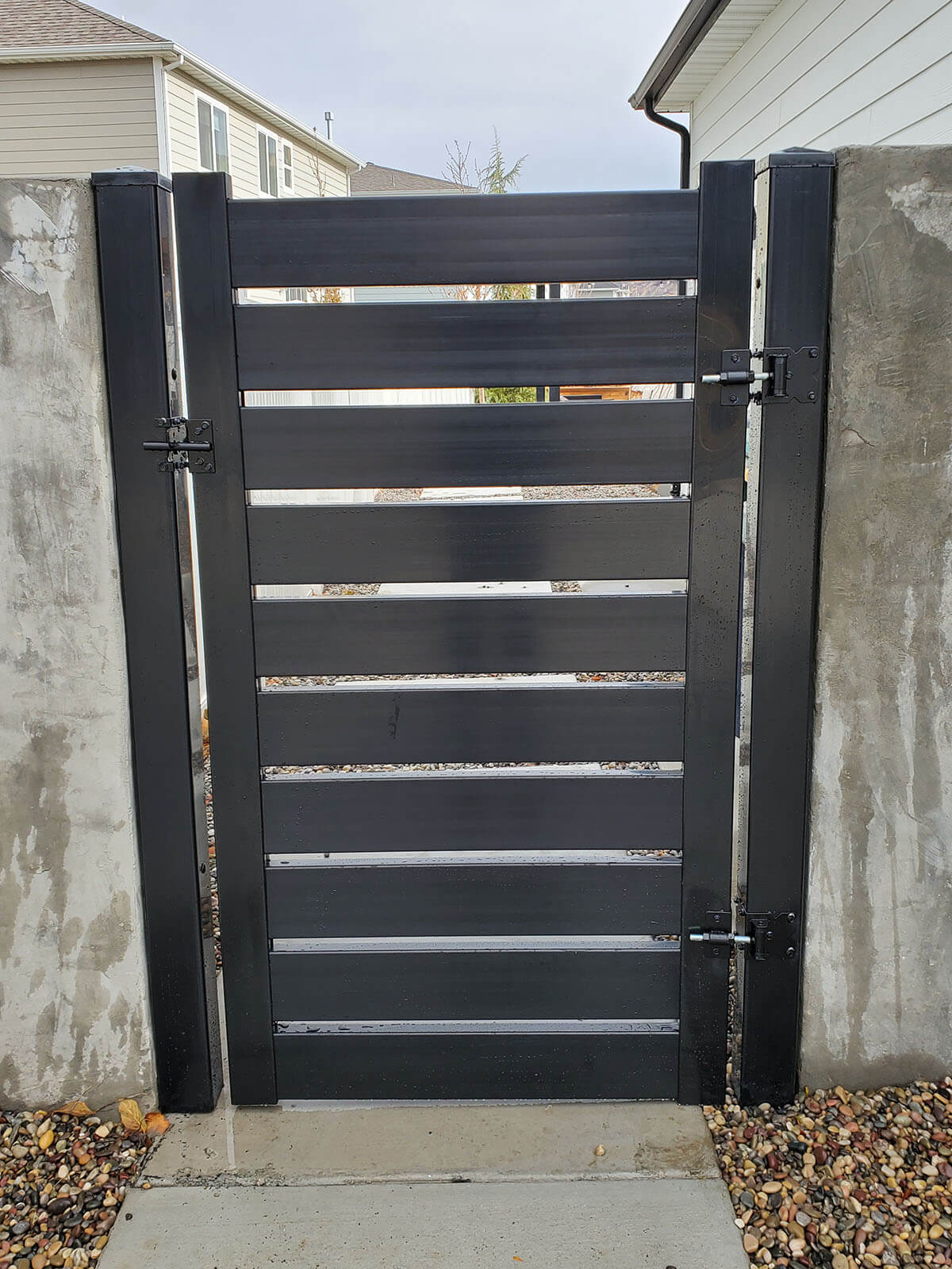 Black Vinyl Gates Stays Strong In Heat & Harsh Weather BlacklineHHP