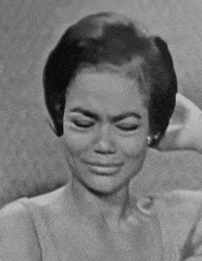 LipsticknCurls doesn't understand why dark skin women can't enjoy