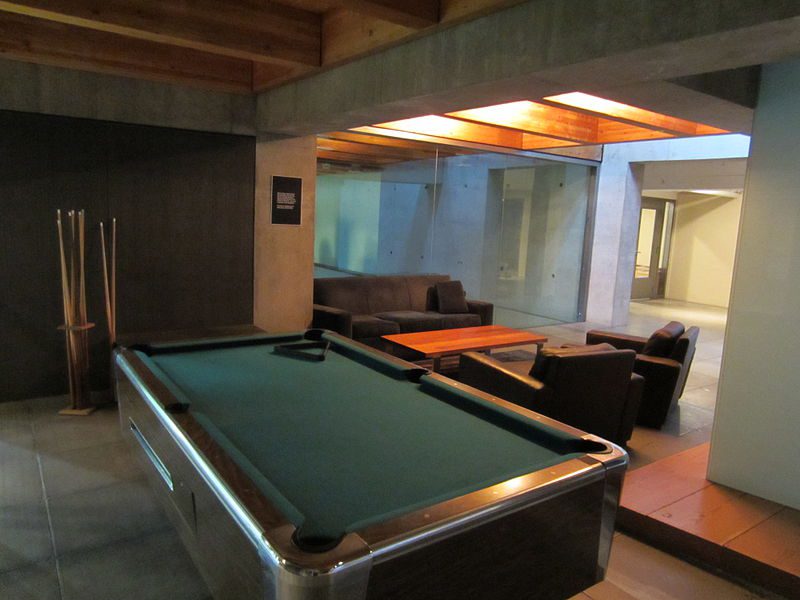 Ideas for putting together your dream home bar or game room