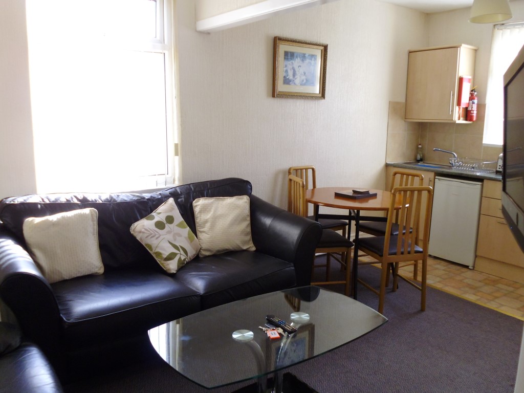 Hollywood Apartments Blackpool Self Catering