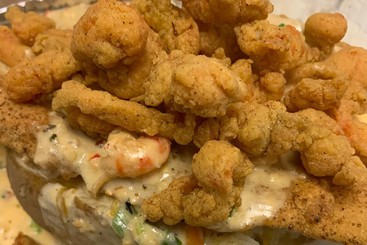 Peewees Crab Cakes On The GO LLC features Seafood cuisine in New